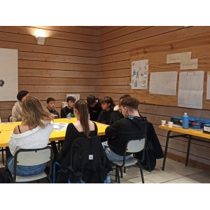 A l'Espace Jeunes de Pont-de-Buis