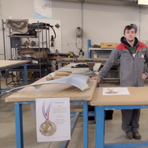 Kelig chrisment et Johann Becker, en Terminale Carrosserie, à la porte-ouverte